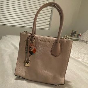 Michael Kors Mercer Medium Messenger